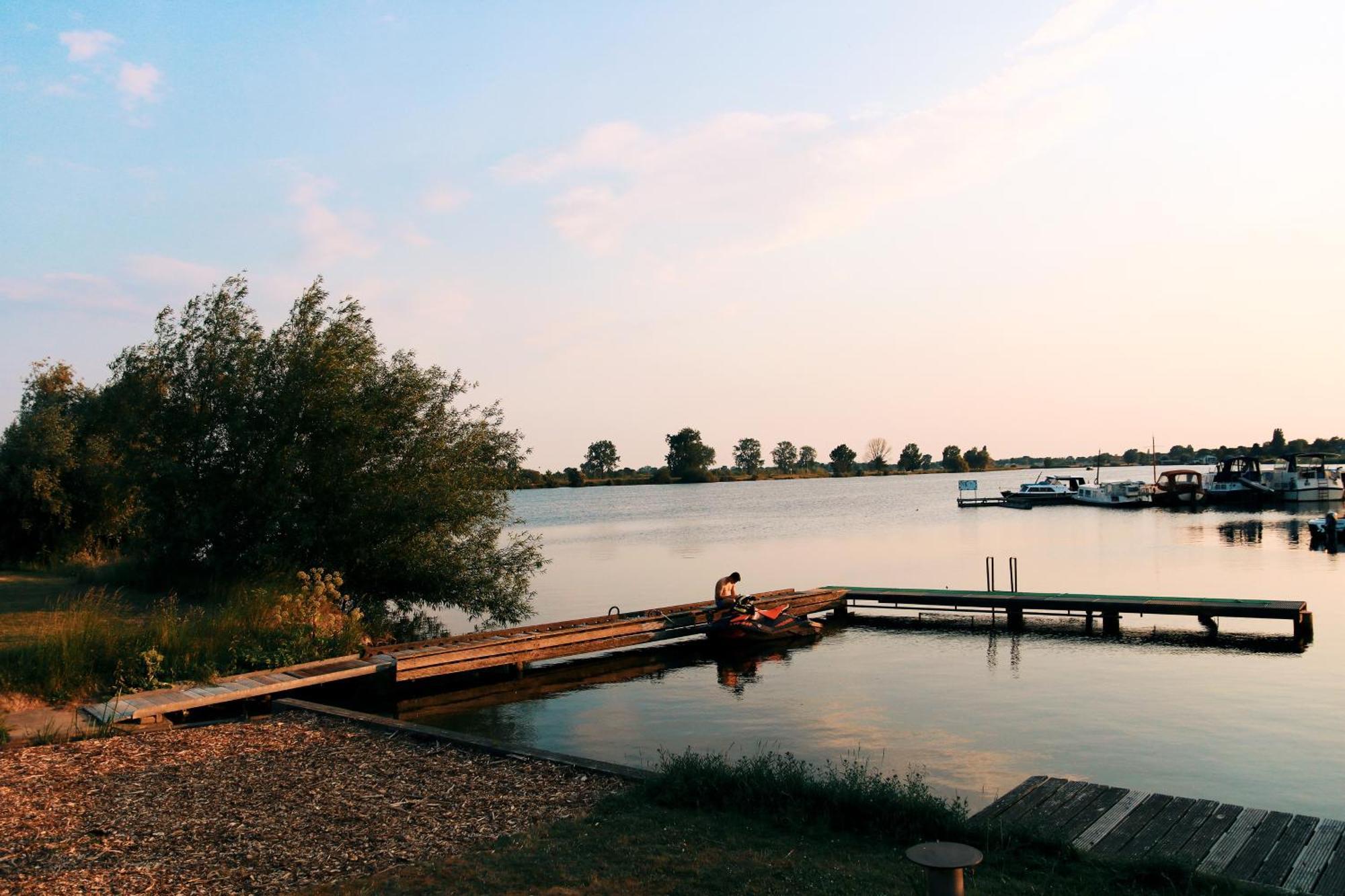 Floatel - De Schans Alphen Benedeneind Dış mekan fotoğraf