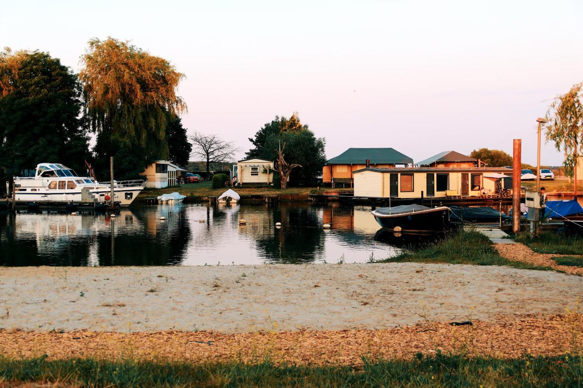 Floatel - De Schans Alphen Benedeneind Dış mekan fotoğraf